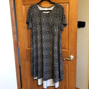 Lularoe Black & White Geometric Print Carly NWOT